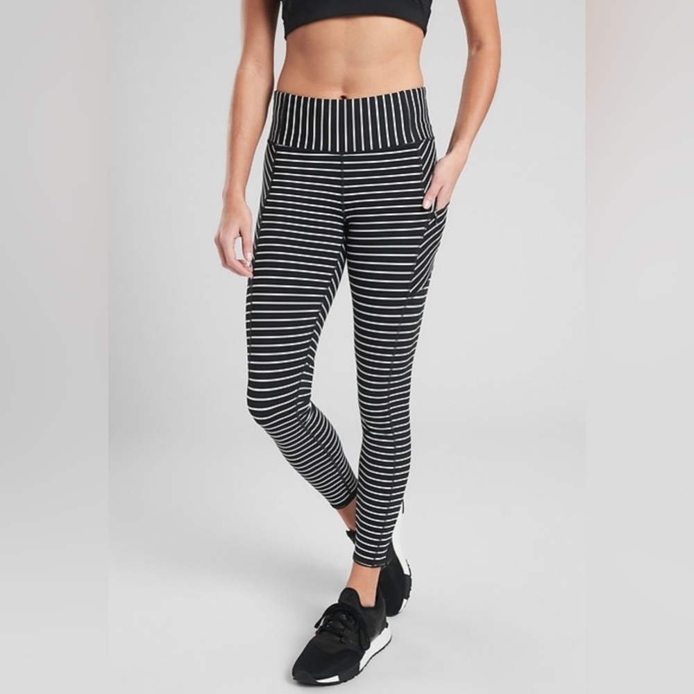 Athleta Stripe Contender 7/8 Tight in Powerlift In Black and White Size XS